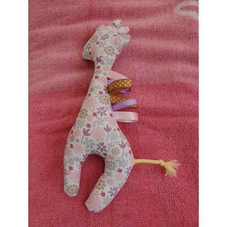 Hochet doudou girafe lilas